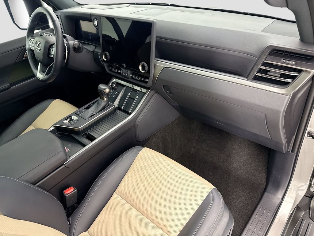Used 2024 Lexus GX 550 image 15