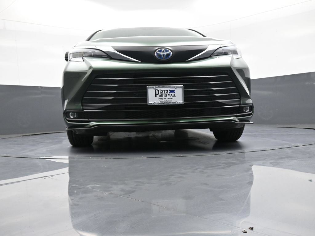 Certified 2025 Toyota Sienna XLE w/ XLE Plus Package AWD/4WD image 29