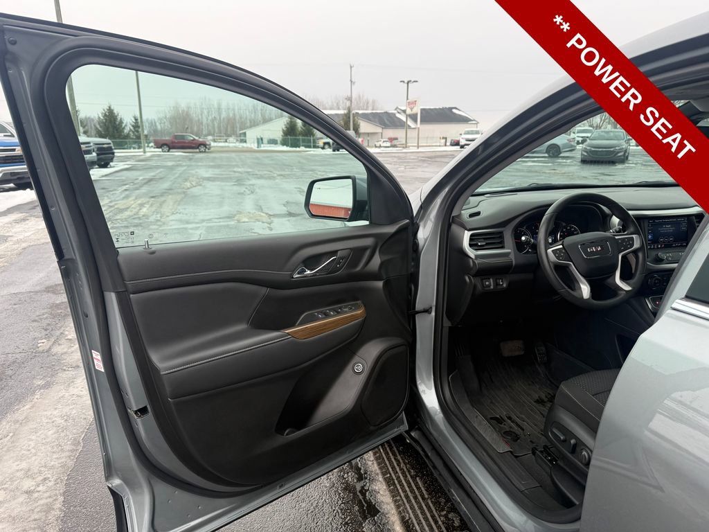 Used 2023 GMC Acadia SLE w/ Driver Convenience Package image 15