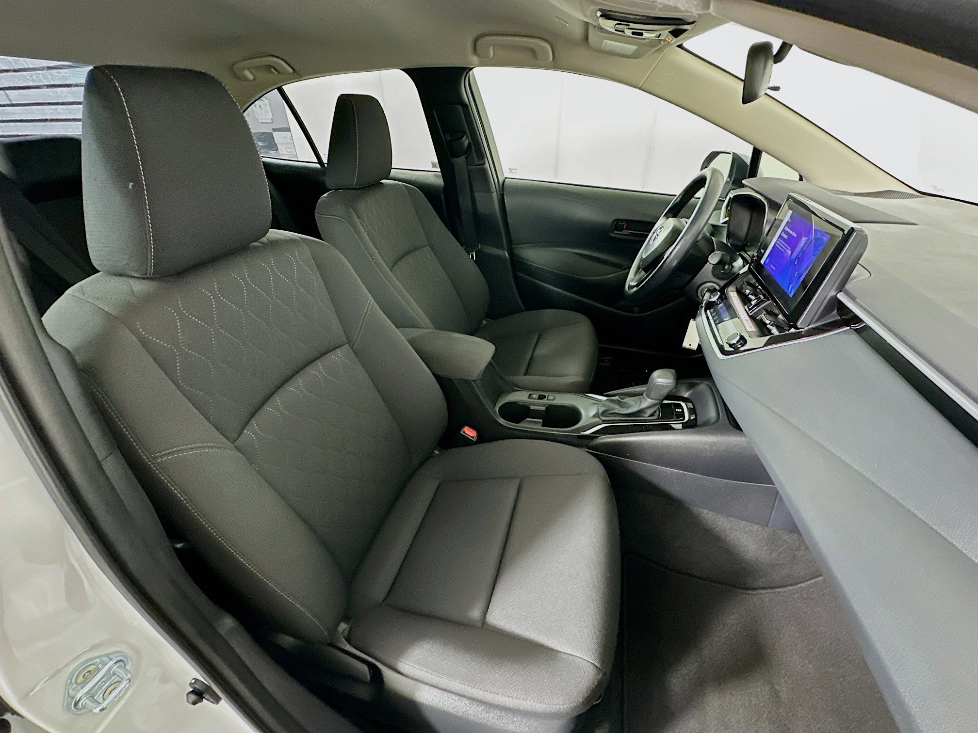 Used 2025 Toyota Corolla LE image 28