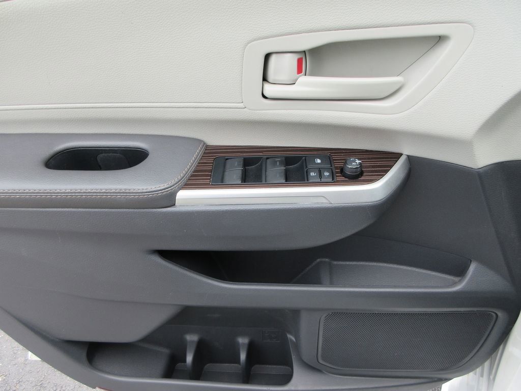 Used 2022 Toyota Sienna LE FWD image 21
