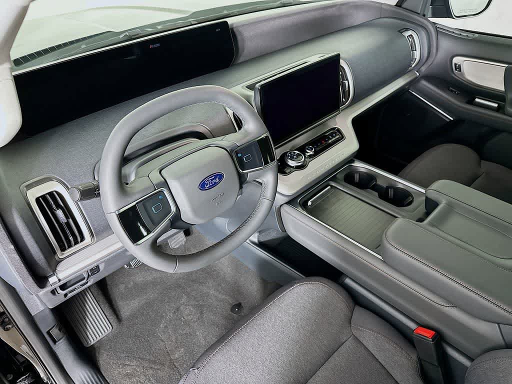 New 2025 Ford Expedition Active RWD image 2