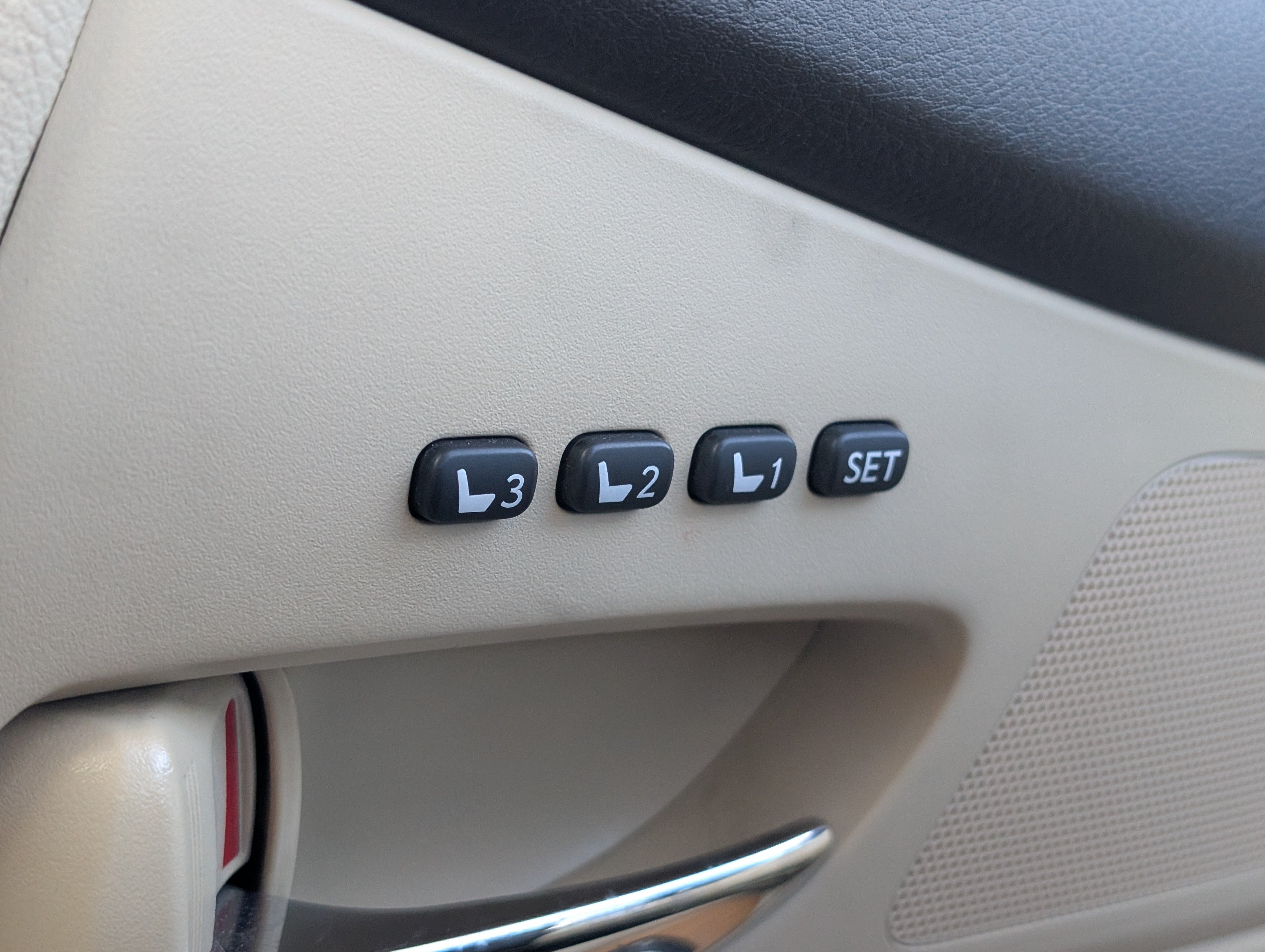 Used 2015 Lexus RX 450h FWD image 27