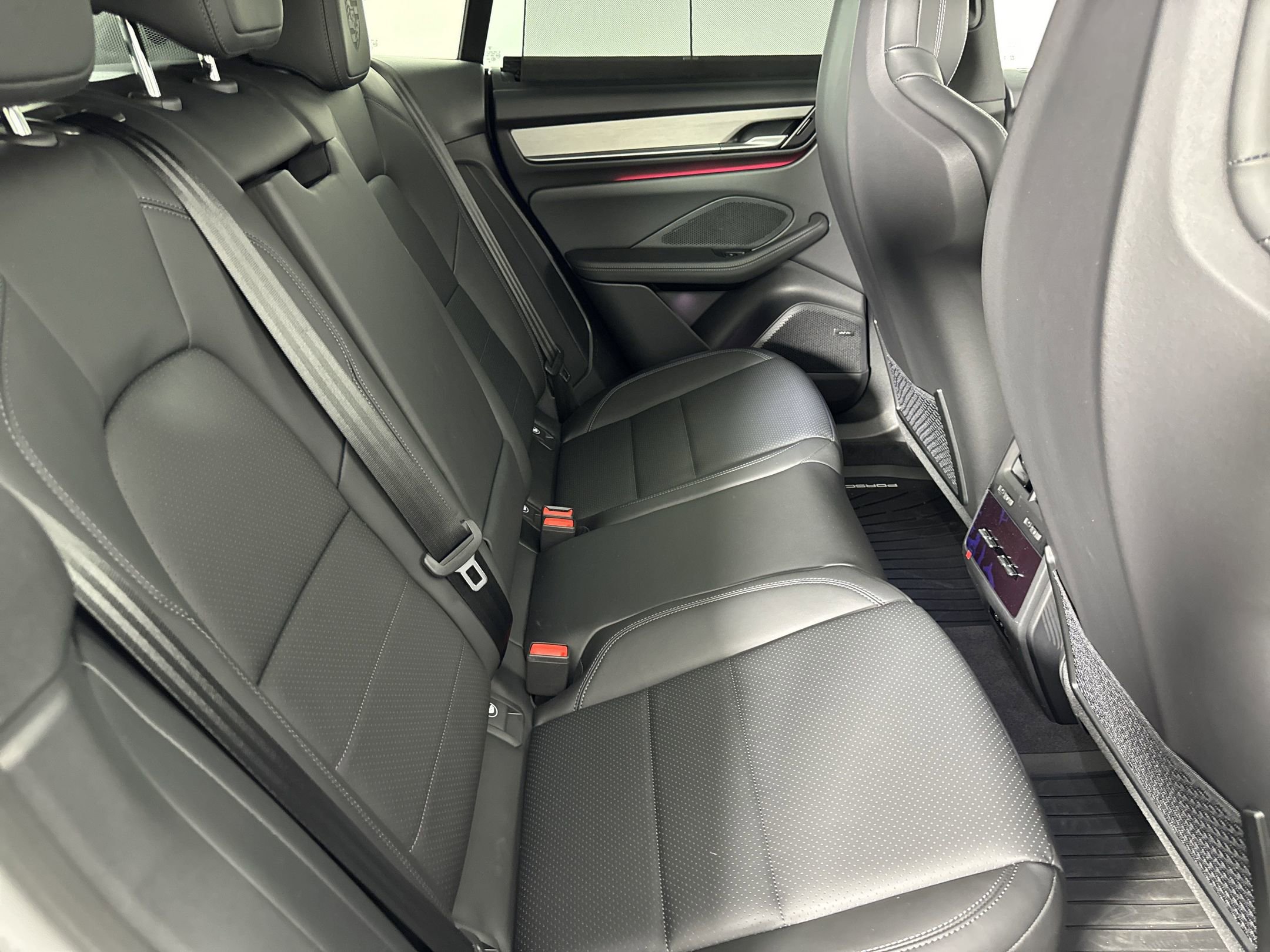 Used 2025 Porsche Macan 4S Electric image 29