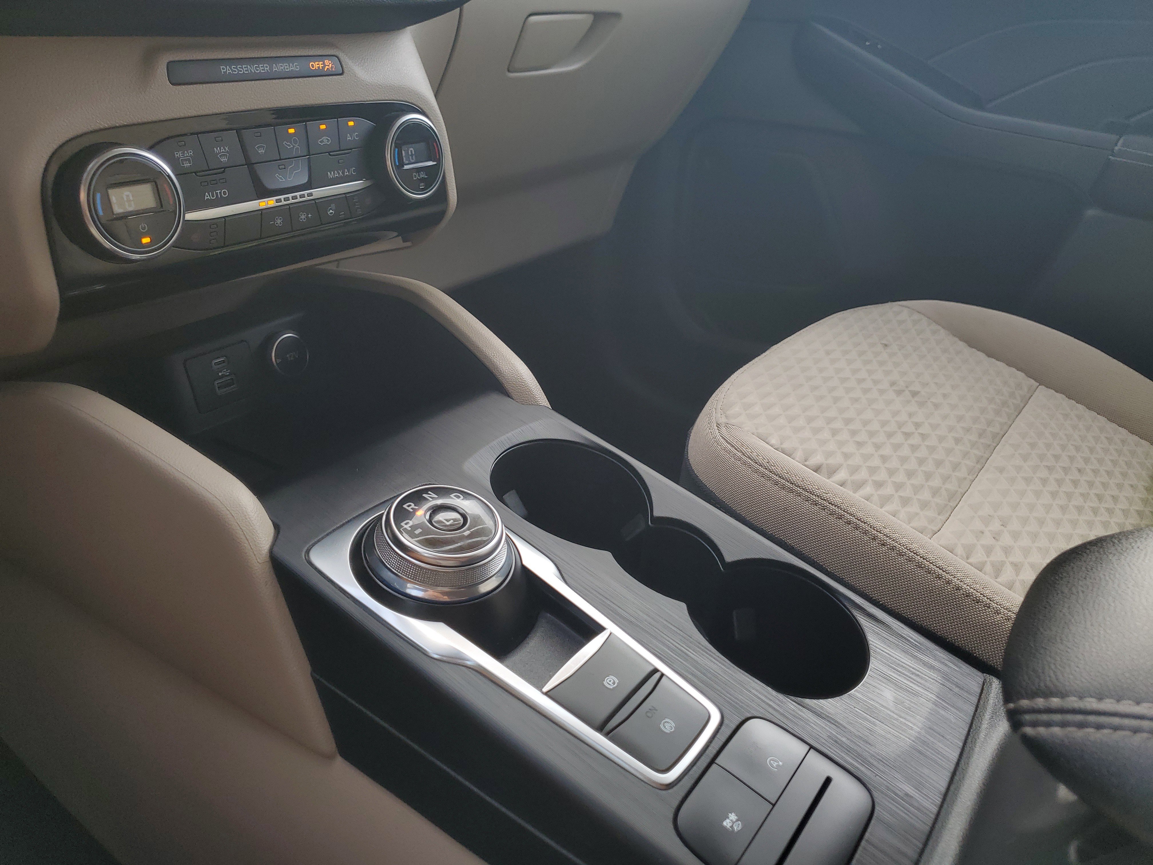 Used 2021 Ford Escape SE w/ SE Sport Appearance Package image 28