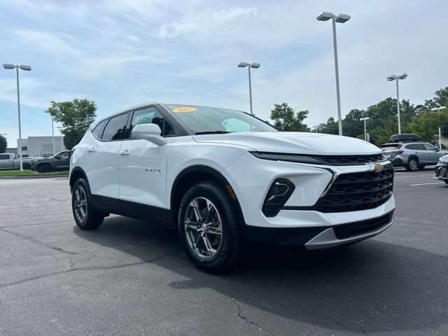 Used 2025 Chevrolet Blazer LT AWD/4WD image 4