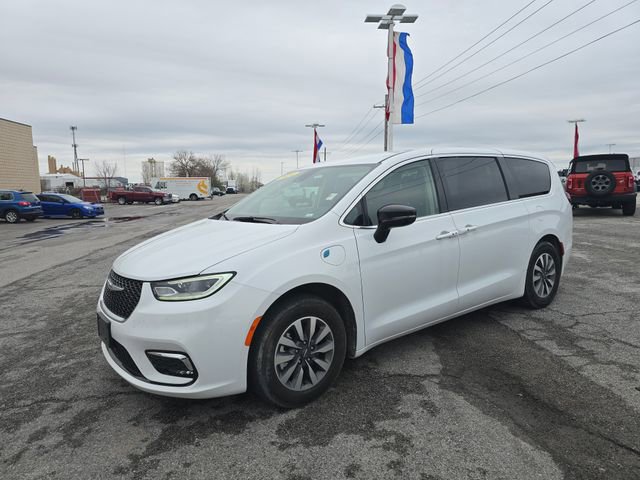 Used 2024 Chrysler Pacifica Select image 8