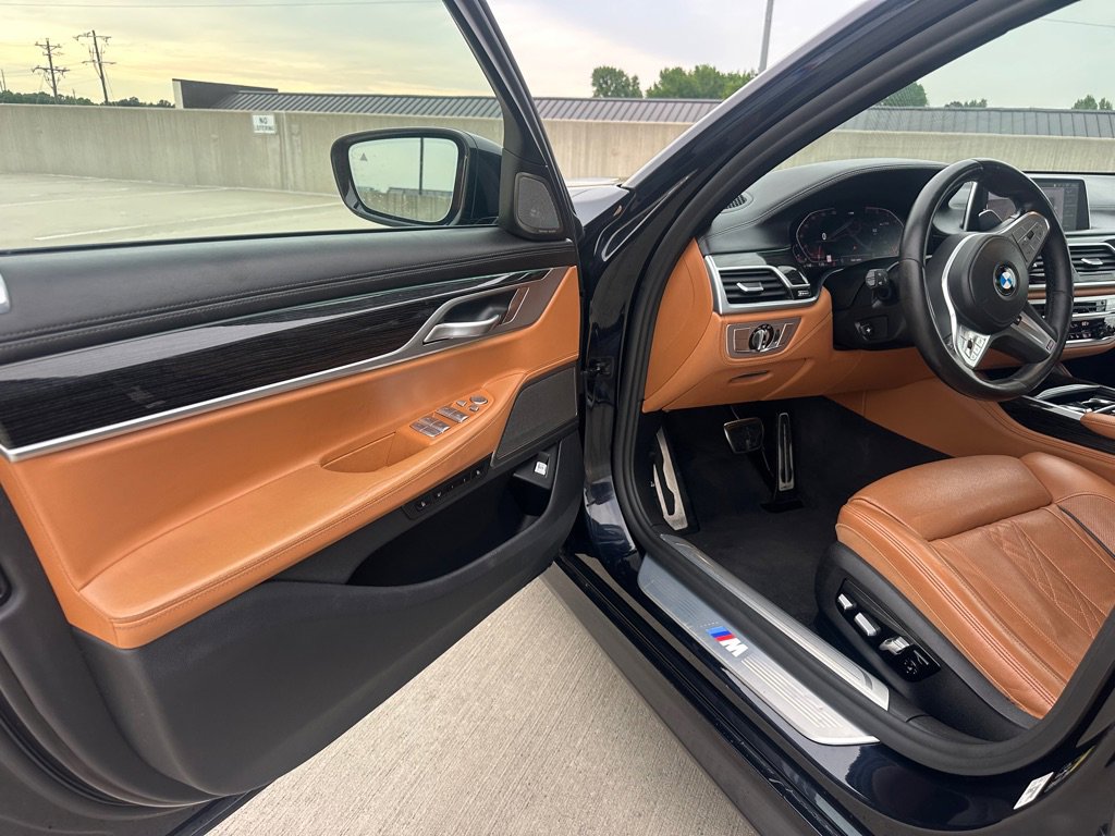 Used 2020 BMW 750i xDrive w/ Executive Package AWD/4WD image 11