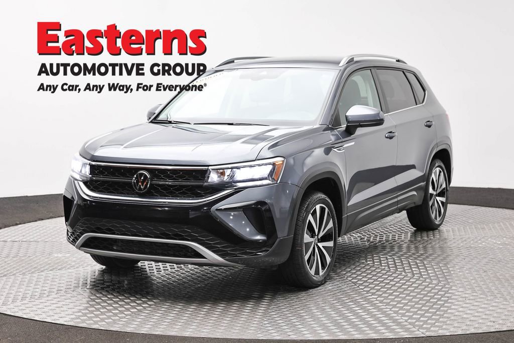 Used 2024 Volkswagen Taos SE FWD image 1