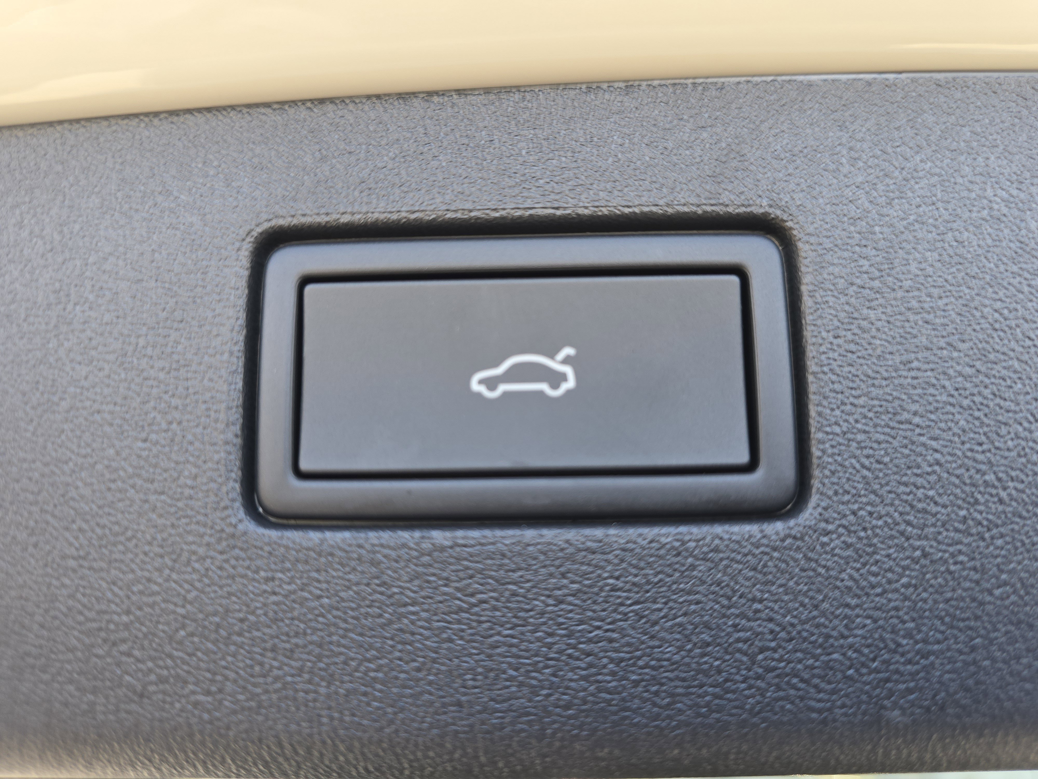 New 2026 Volkswagen Tiguan SE R-Line image 18