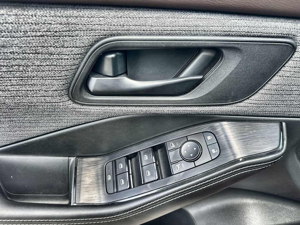 Used 2021 Nissan Rogue S FWD image 22