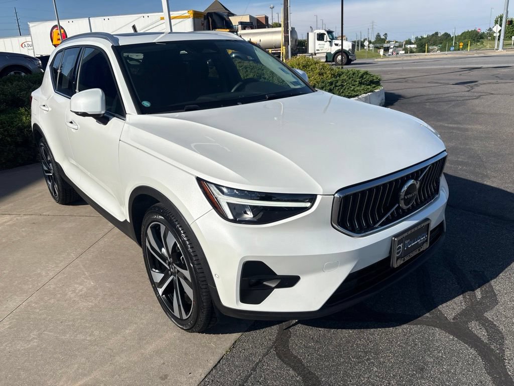 Certified 2024 Volvo XC40 B5 Plus w/ Protection Package Premier AWD/4WD image 4