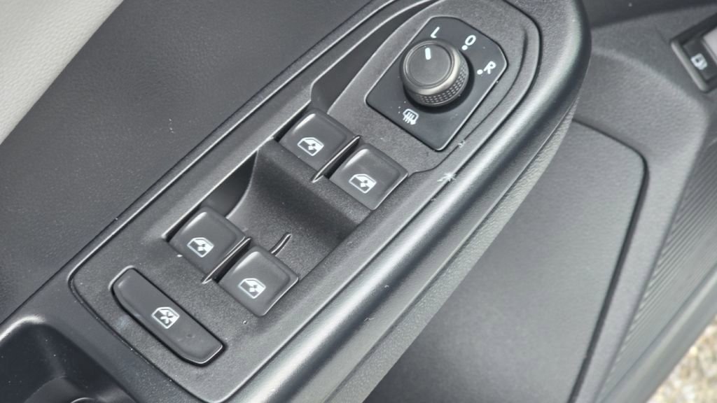 Used 2022 Volkswagen Taos SE w/ Panoramic Sunroof Package image 25