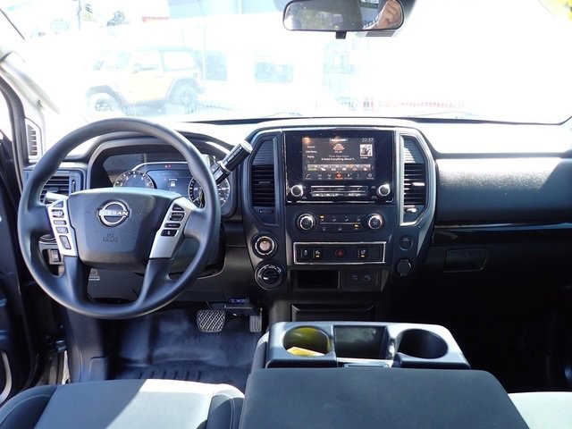Used 2024 Nissan Titan SV image 17