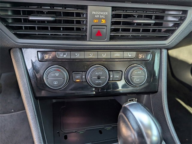 Used 2019 Volkswagen Jetta SEL w/ Cold Weather Package image 12