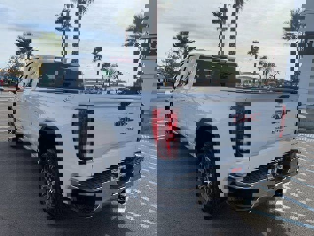 New 2026 GMC Sierra 1500 SLE w/ Preferred Package image 9