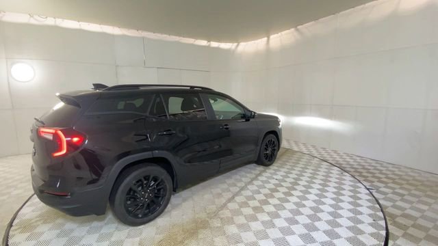 Used 2023 GMC Terrain SLE w/ Driver Convenience Package FWD image 3
