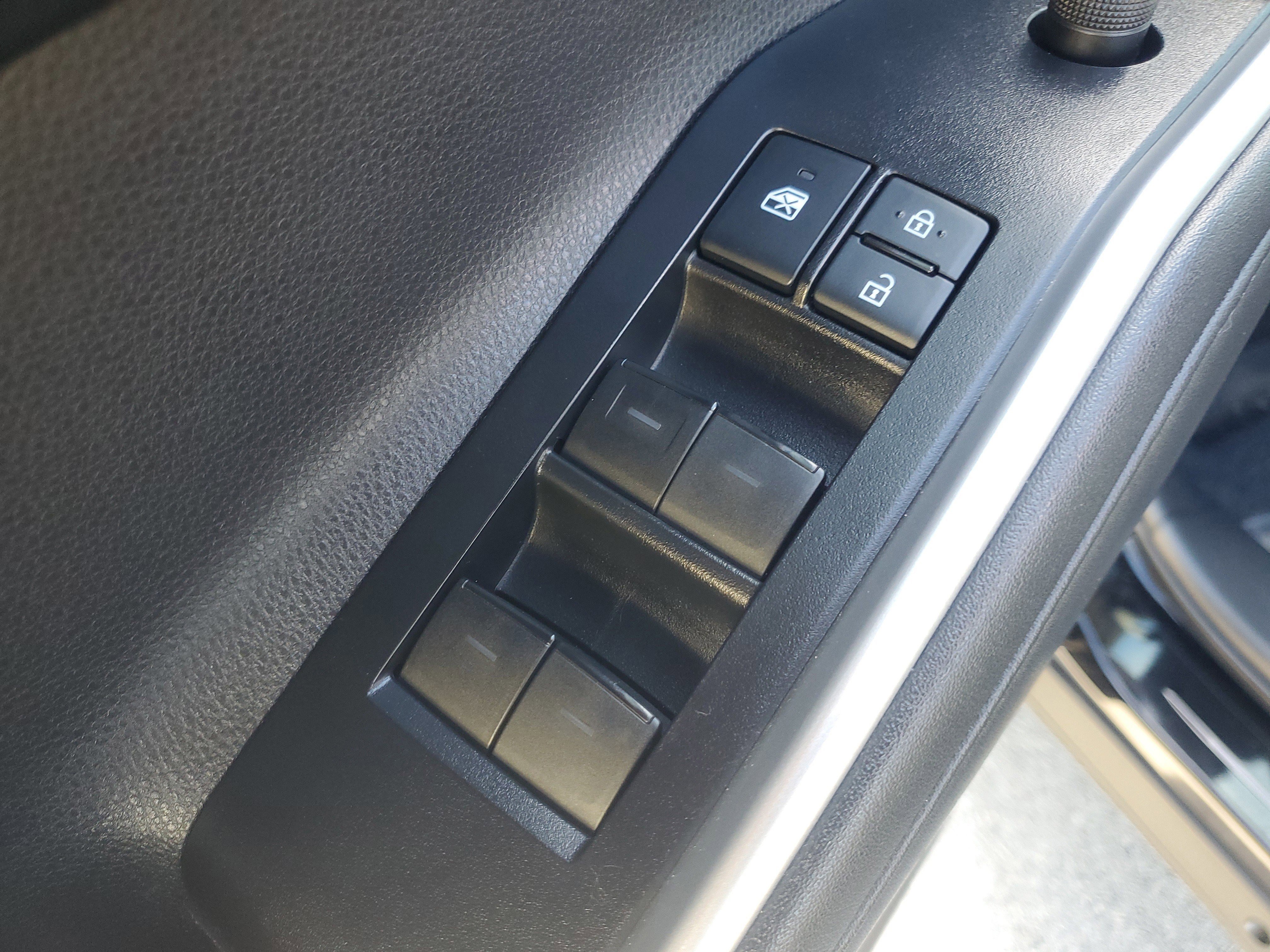 Used 2021 Toyota Highlander XLE image 21