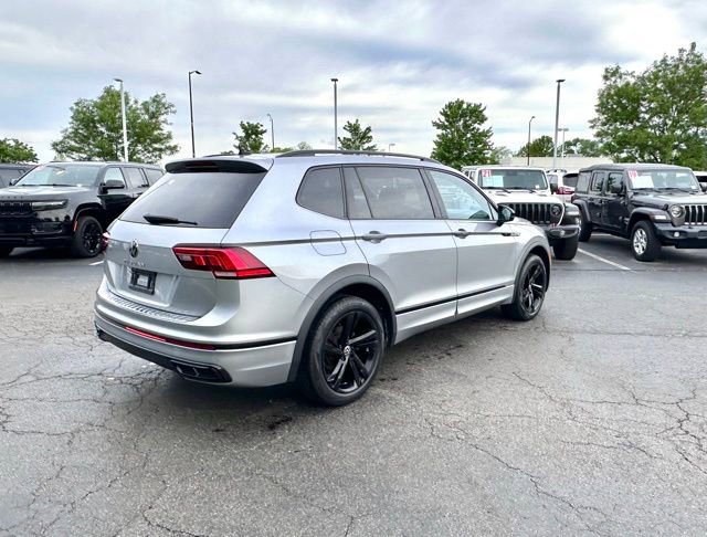 Used 2023 Volkswagen Tiguan SE R-Line FWD image 9