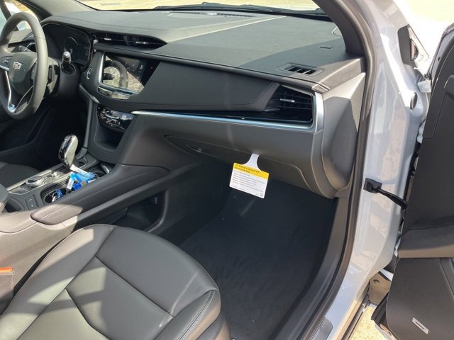 New 2025 Cadillac XT6 Luxury image 36