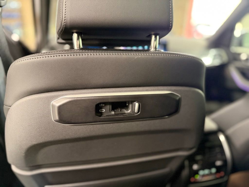 Used 2025 BMW X5 sDrive40i w/ Climate Comfort Package image 21