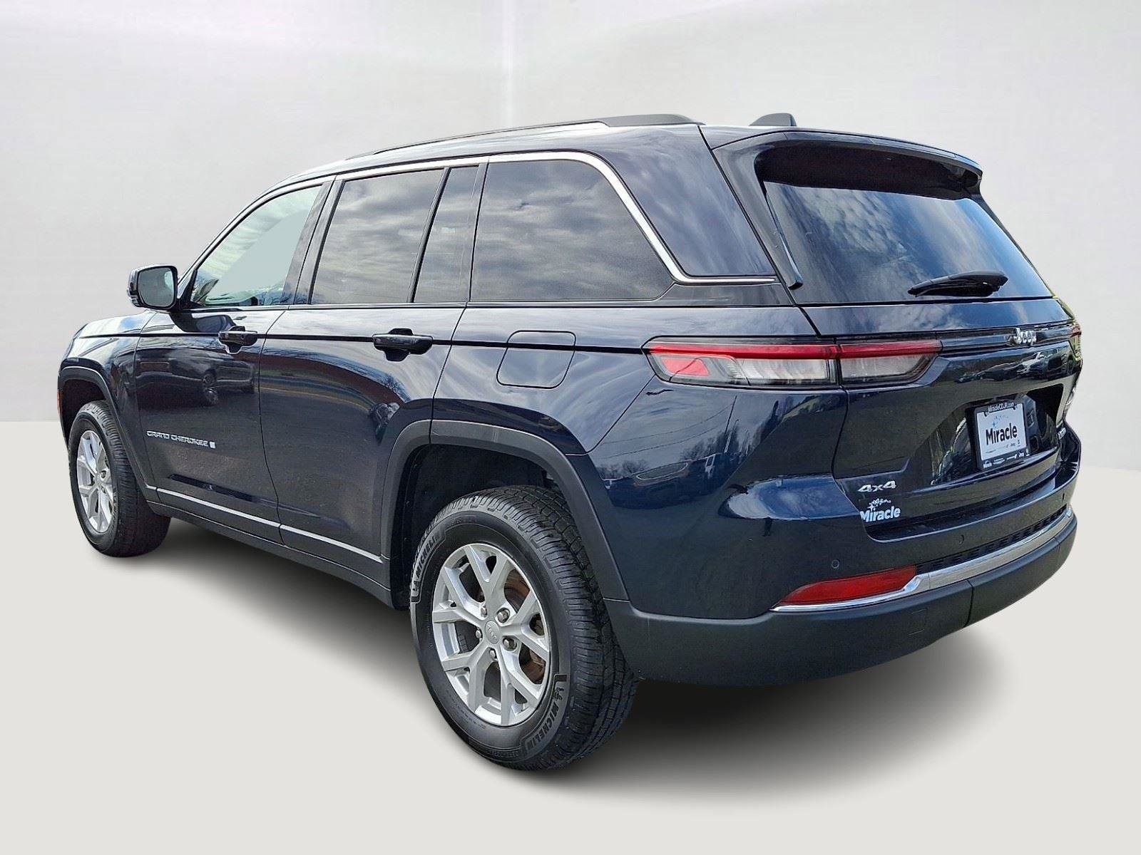 Used 2023 Jeep Grand Cherokee Limited AWD/4WD image 5