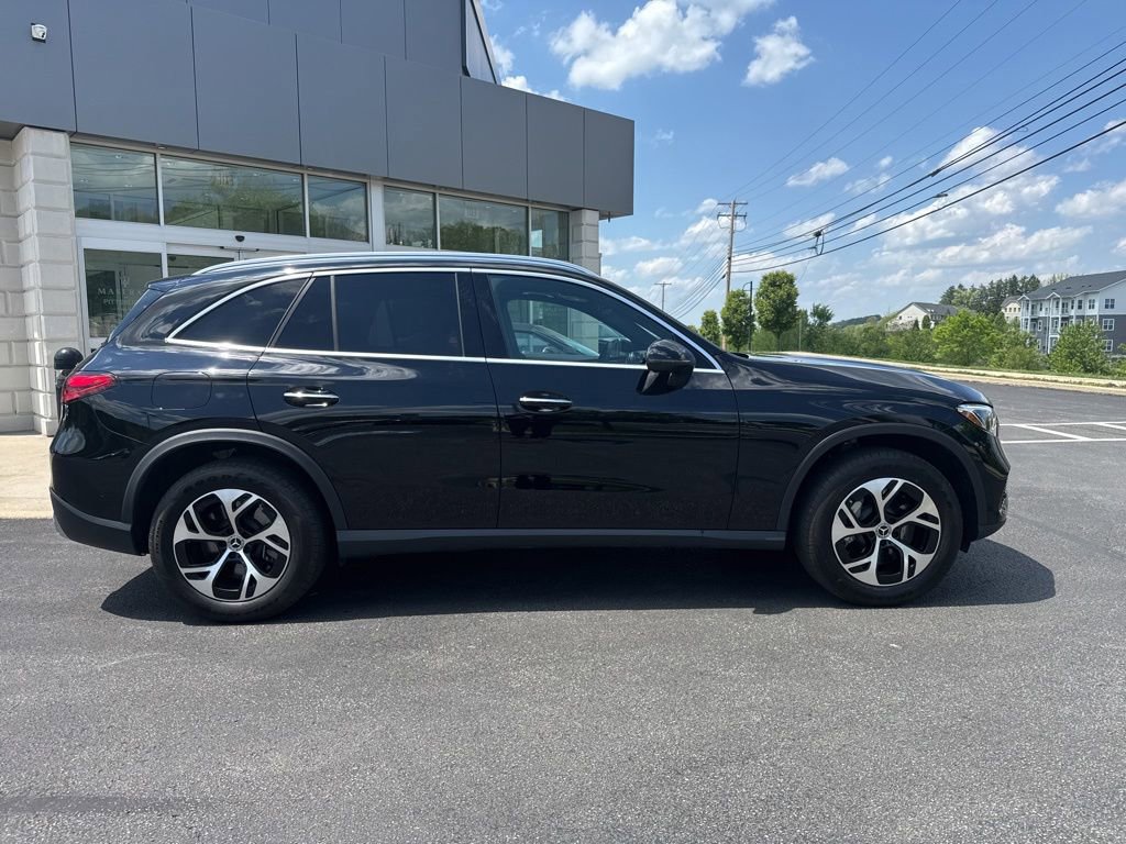 Used 2025 Mercedes-Benz GLC 350e 4MATIC image 5