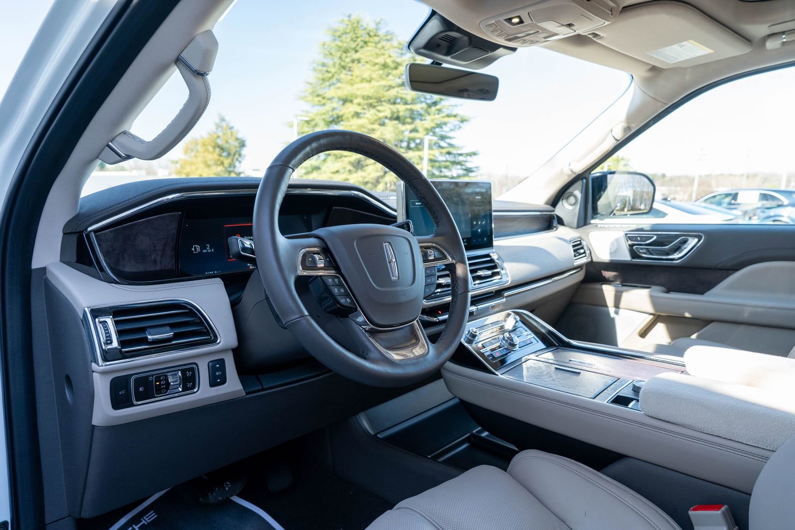 Used 2024 Lincoln Navigator Reserve image 18