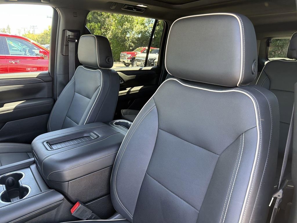 Used 2023 GMC Yukon XL SLT w/ SLT Premium Package AWD/4WD image 24