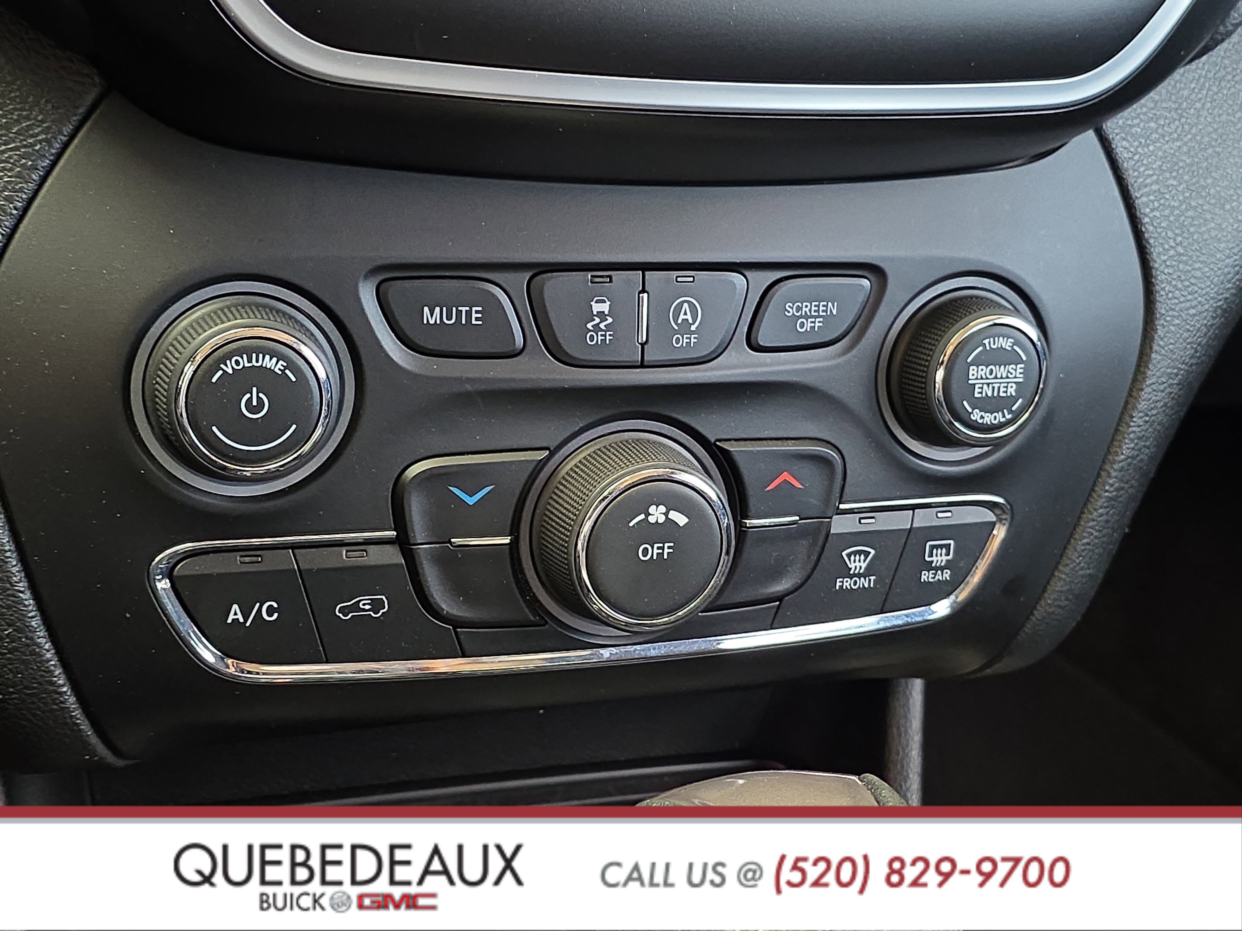 Used 2019 Jeep Cherokee Latitude w/ Popular Appearance Group image 18