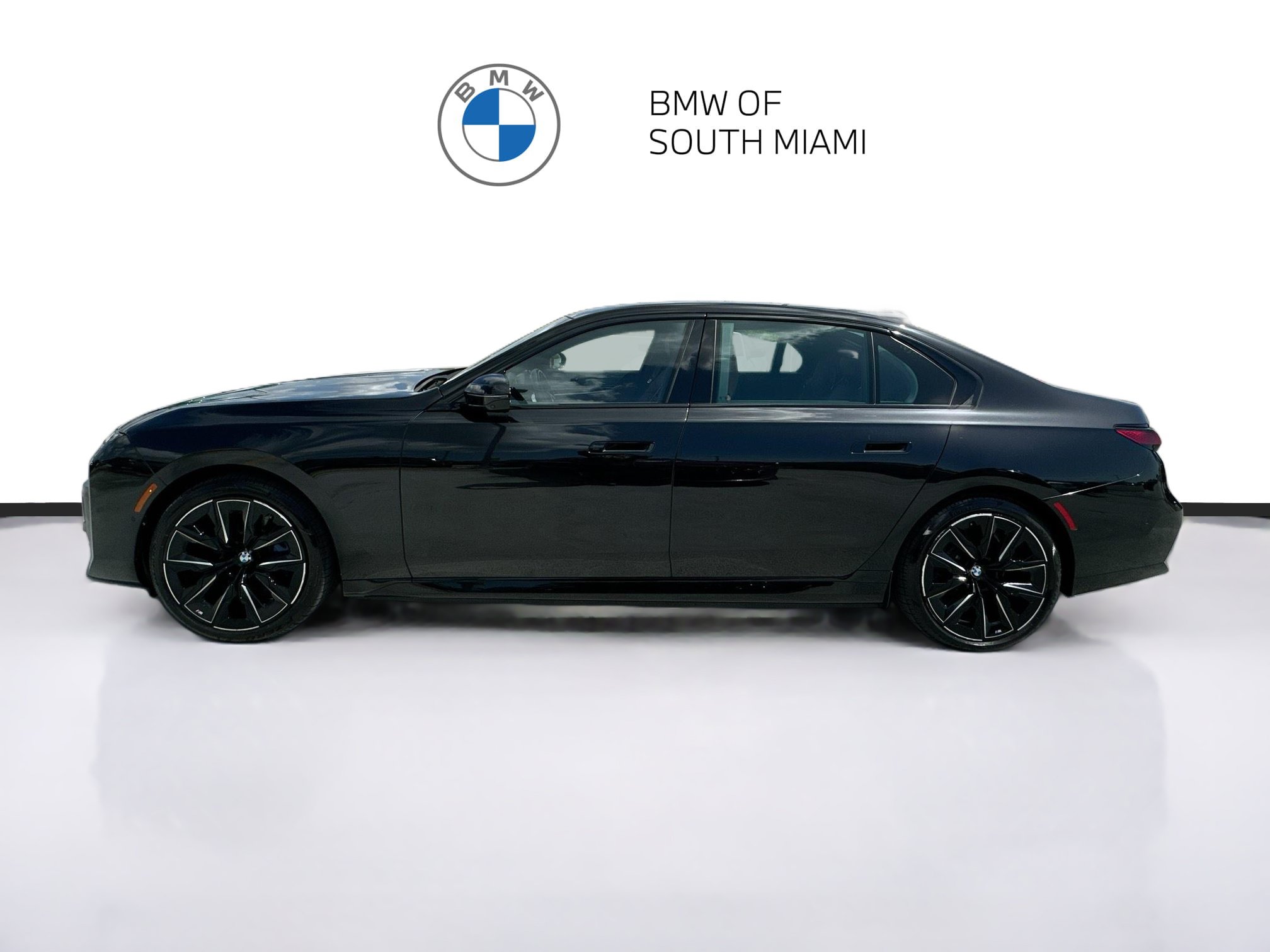 Used 2024 BMW i7 xDrive60 w/ Premium Package AWD/4WD image 4