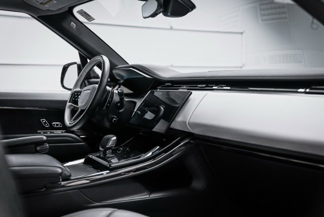 Used 2024 Land Rover Range Rover Sport Dynamic SE image 14