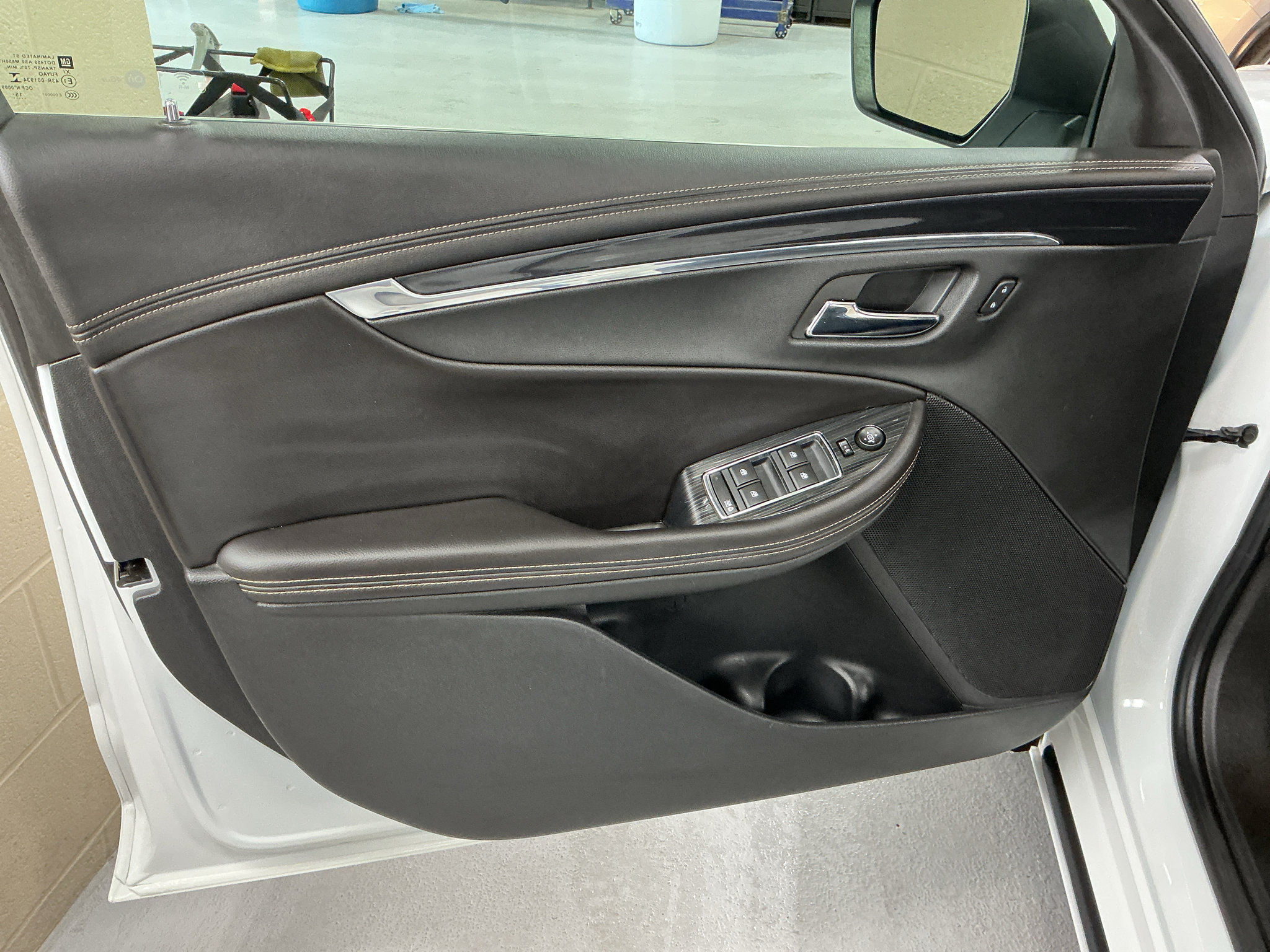 Used 2016 Chevrolet Impala LT FWD image 13
