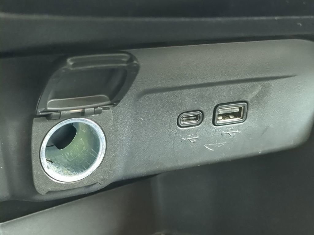 Used 2025 Chevrolet Trax LT w/ LT Convenience Package image 21