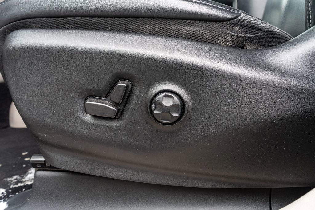 Used 2023 Chrysler Pacifica Touring-L image 31