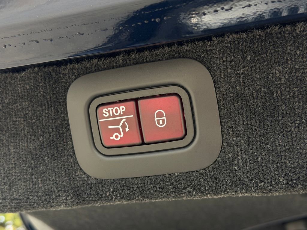 New 2026 Aston Martin DBX 707 image 48