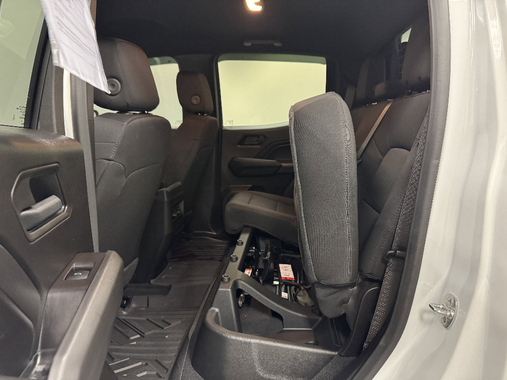 Used 2025 Chevrolet Colorado Trail Boss w/ Midnight Edition AWD/4WD image 16