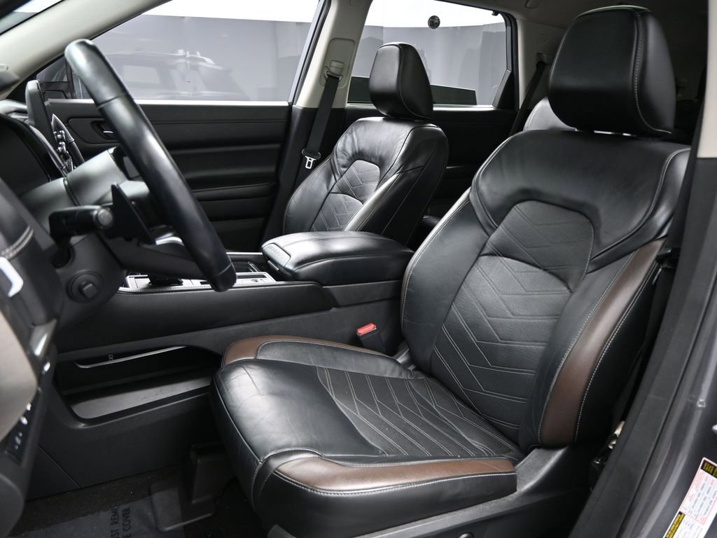 Used 2022 Nissan Pathfinder Platinum w/ Cargo Package image 9