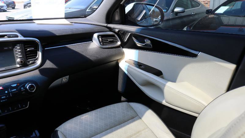 Used 2017 Kia Sorento SX image 16