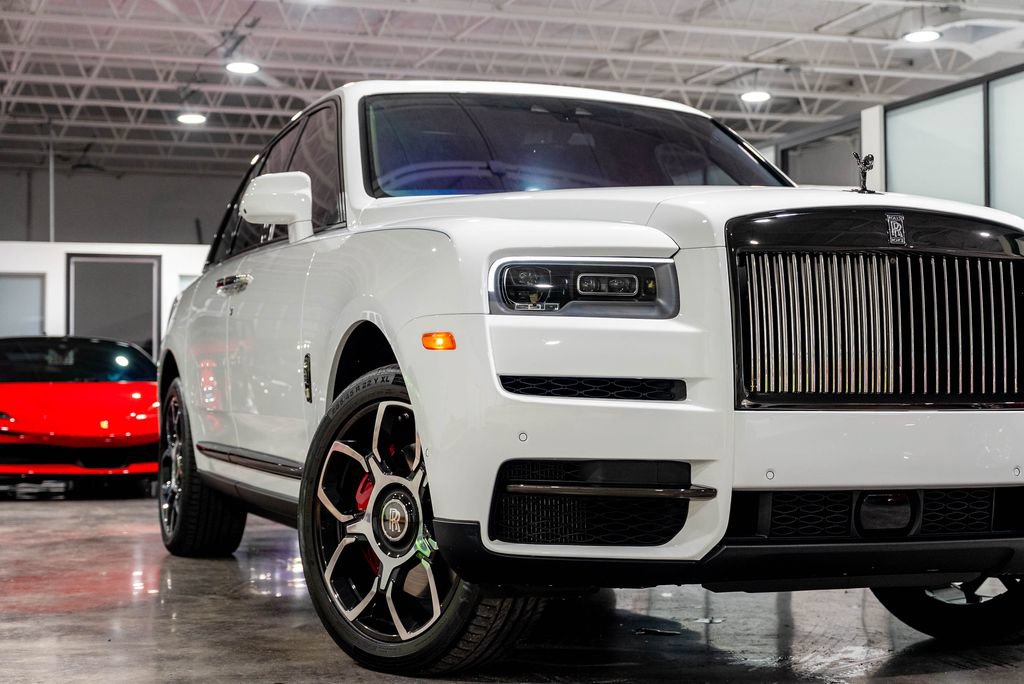 Used 2022 Rolls-Royce Cullinan Black Badge AWD/4WD image 17