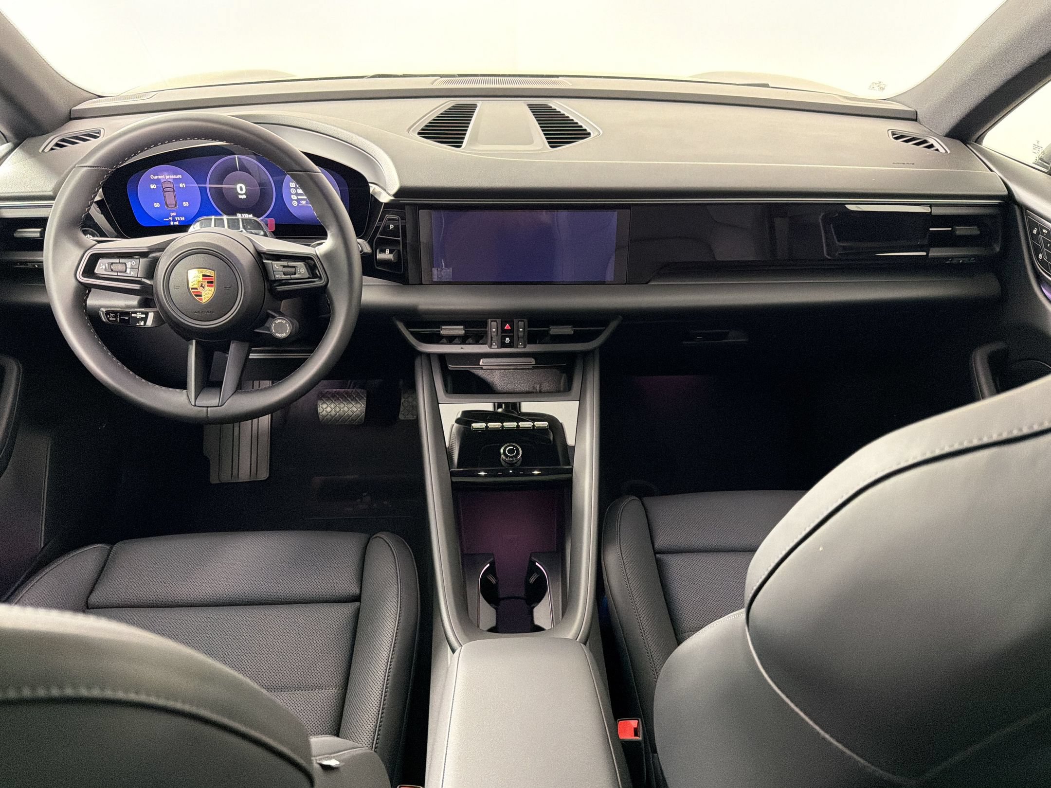 New 2026 Porsche Macan Electric RWD image 17
