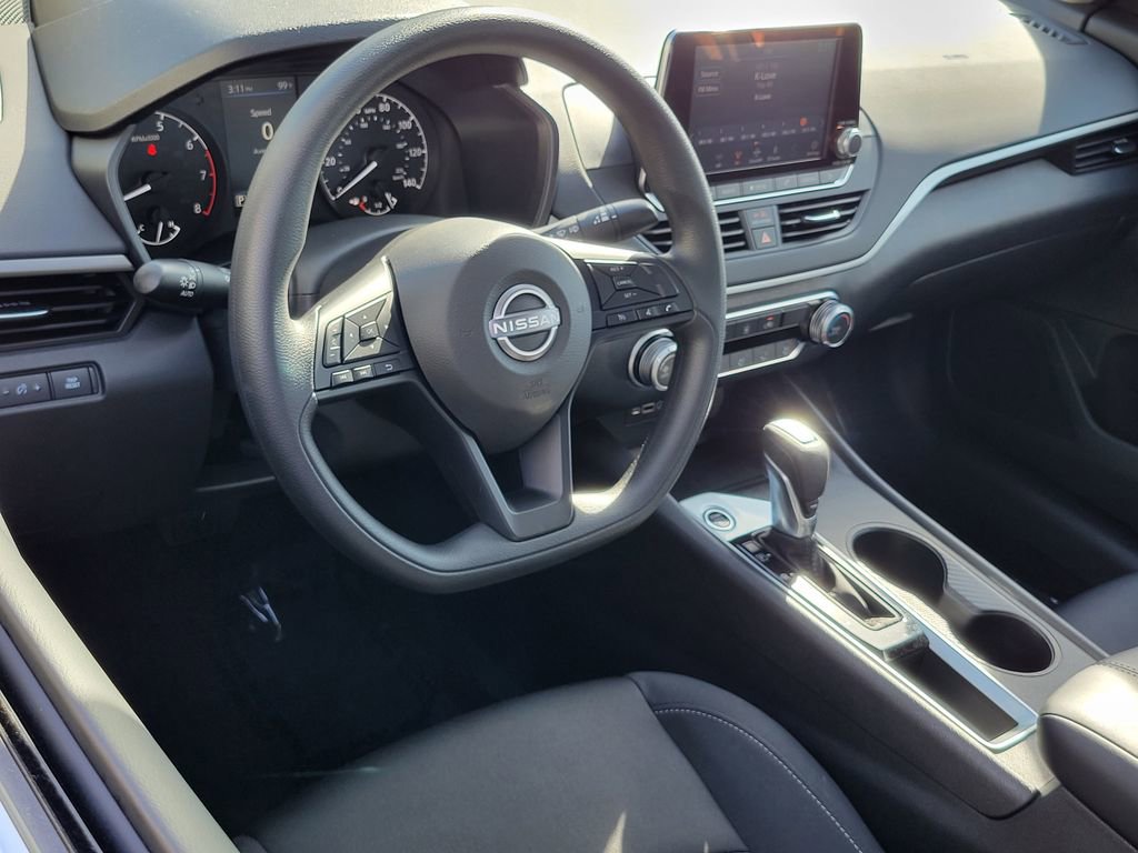 Used 2025 Nissan Altima 2.5 S FWD image 3