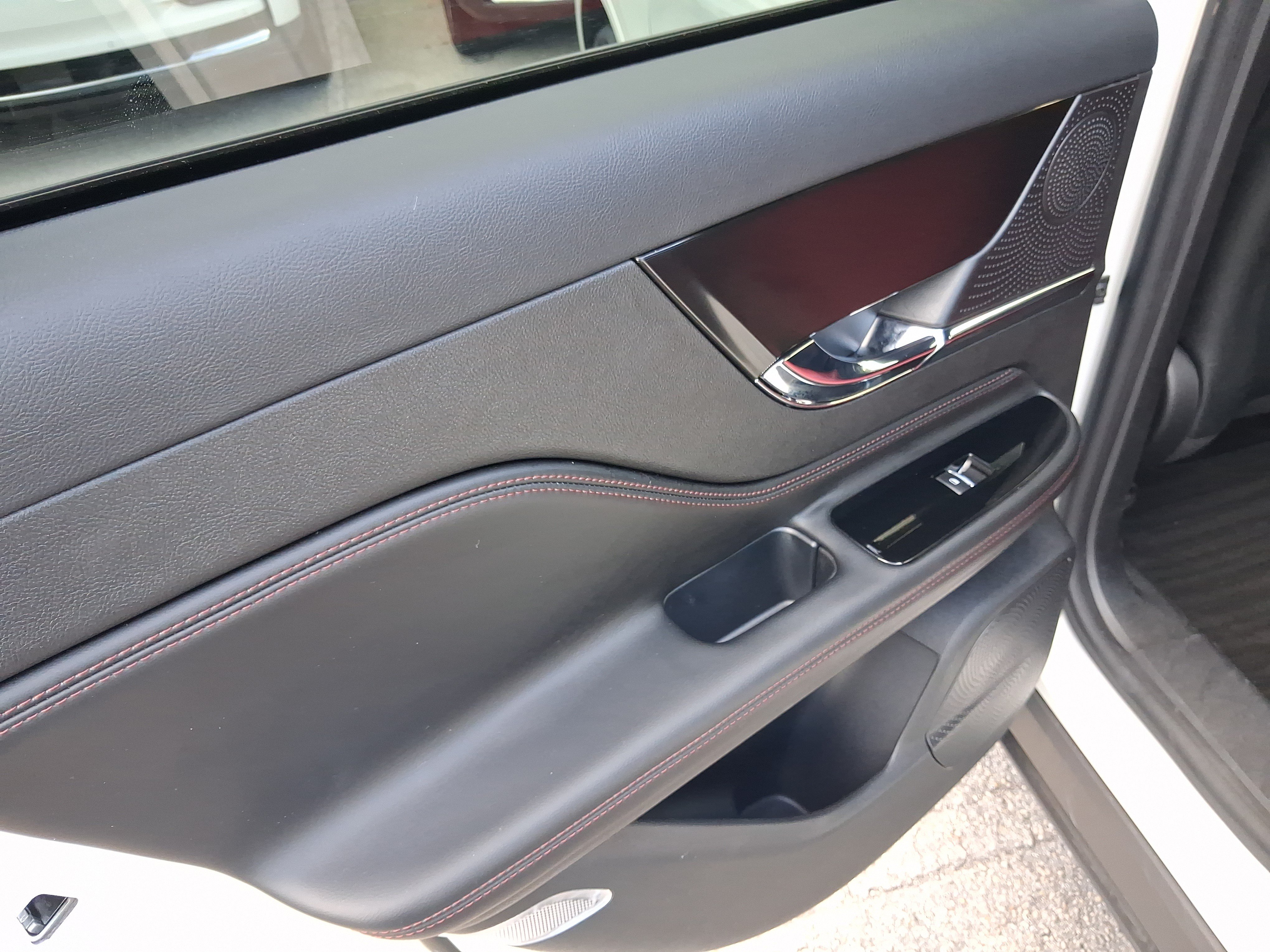 Certified 2023 Lincoln Corsair Reserve w/ Jet Appearance Package FWD image 9