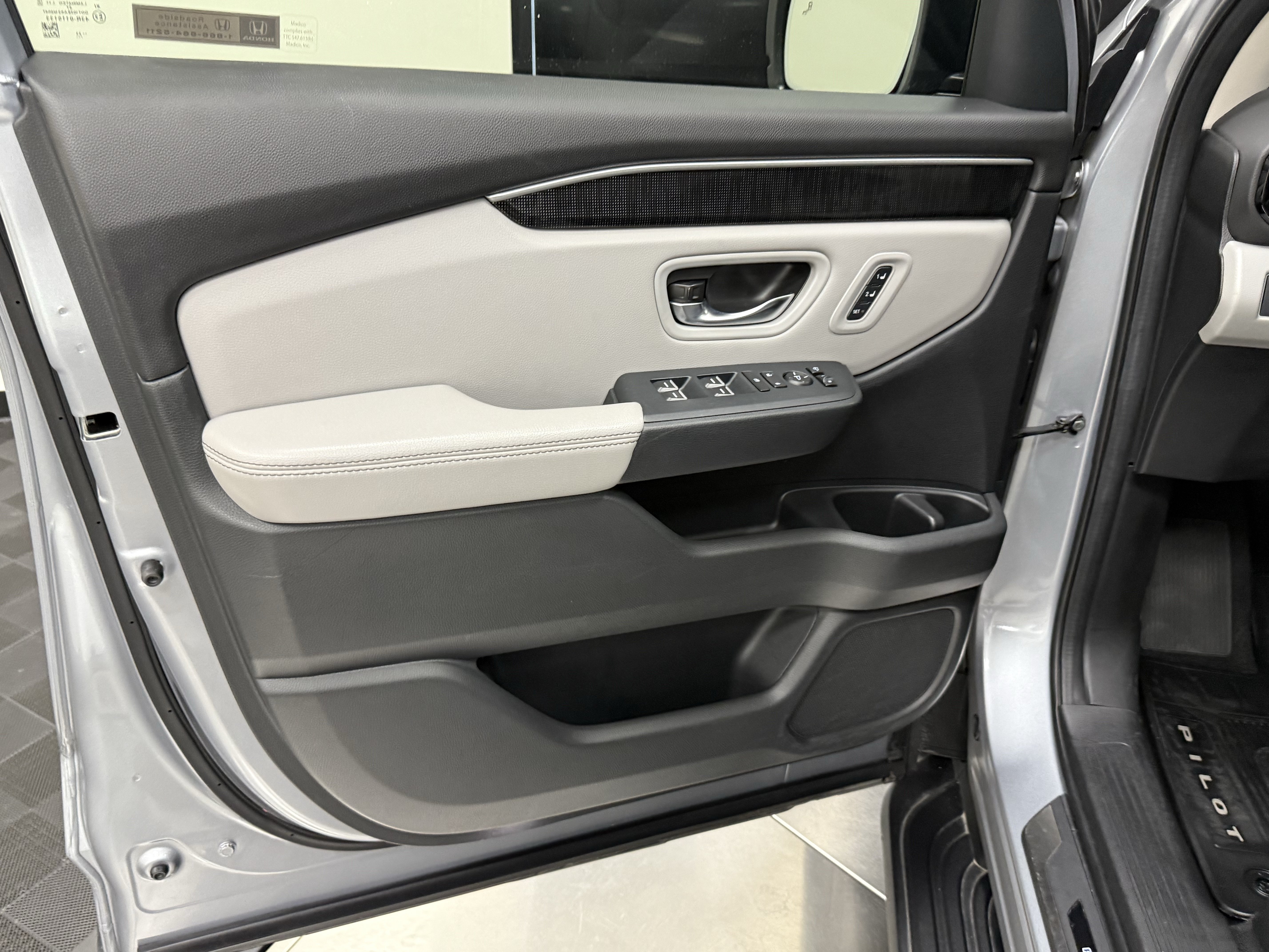 Used 2023 Honda Pilot Elite image 9