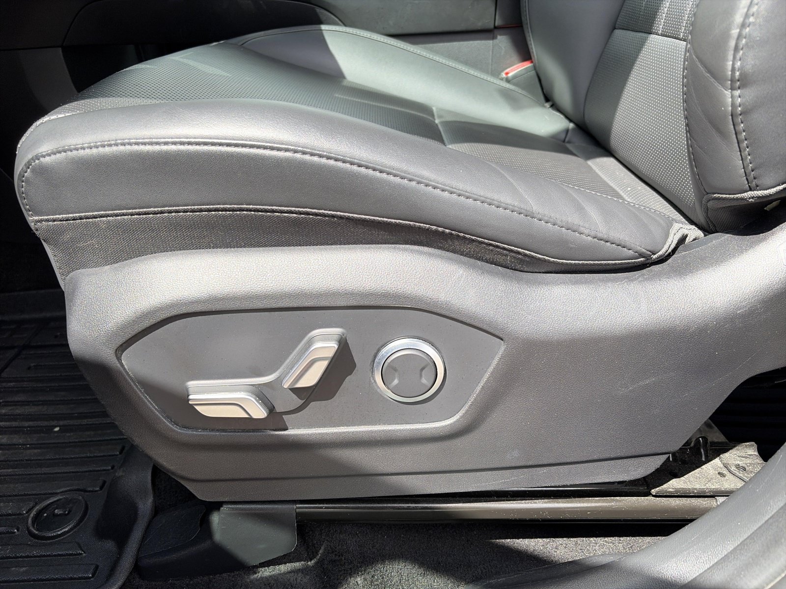 Used 2024 Hyundai Santa Fe SEL AWD/4WD image 12