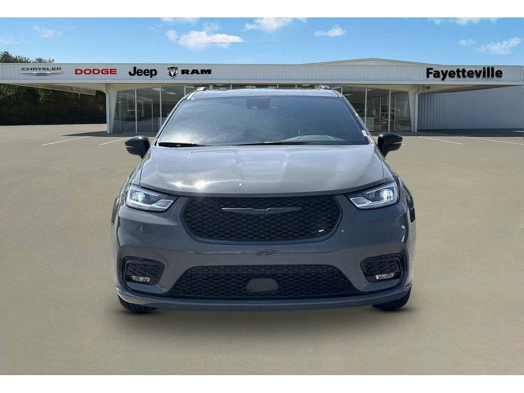 Used 2025 Chrysler Pacifica Limited image 8
