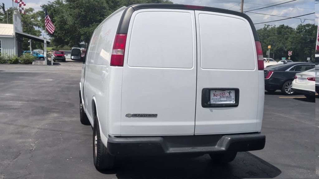 Used 2018 Chevrolet Express 2500 w/ Driver Convenience Package RWD image 7
