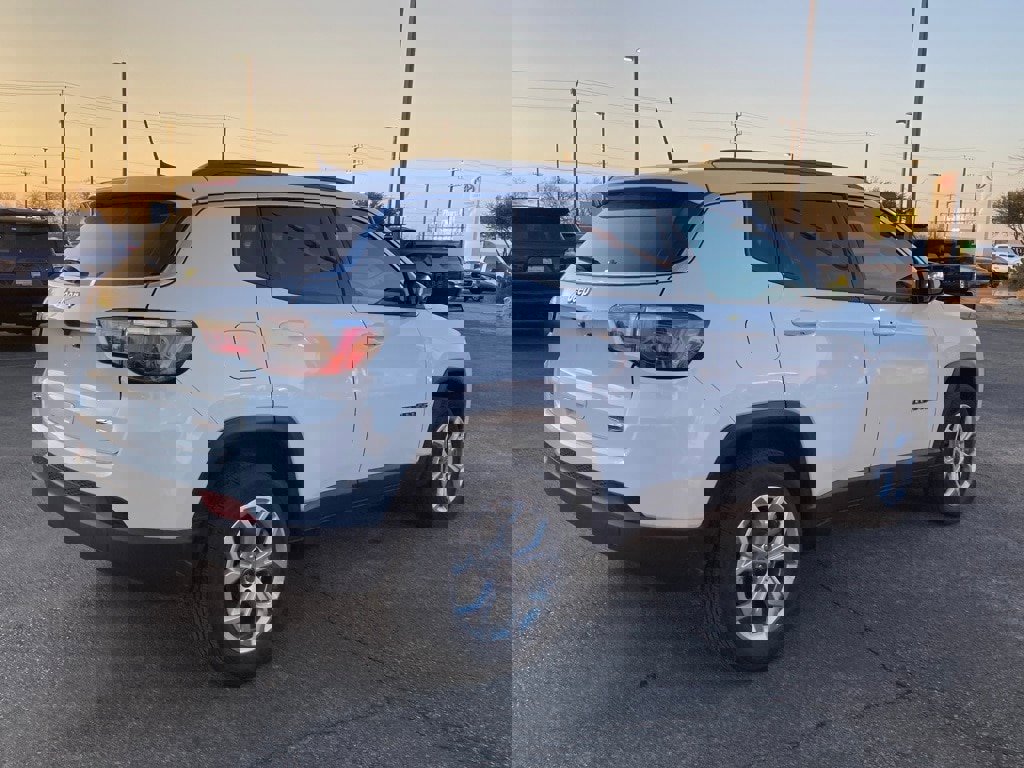 Used 2025 Jeep Compass Latitude image 5