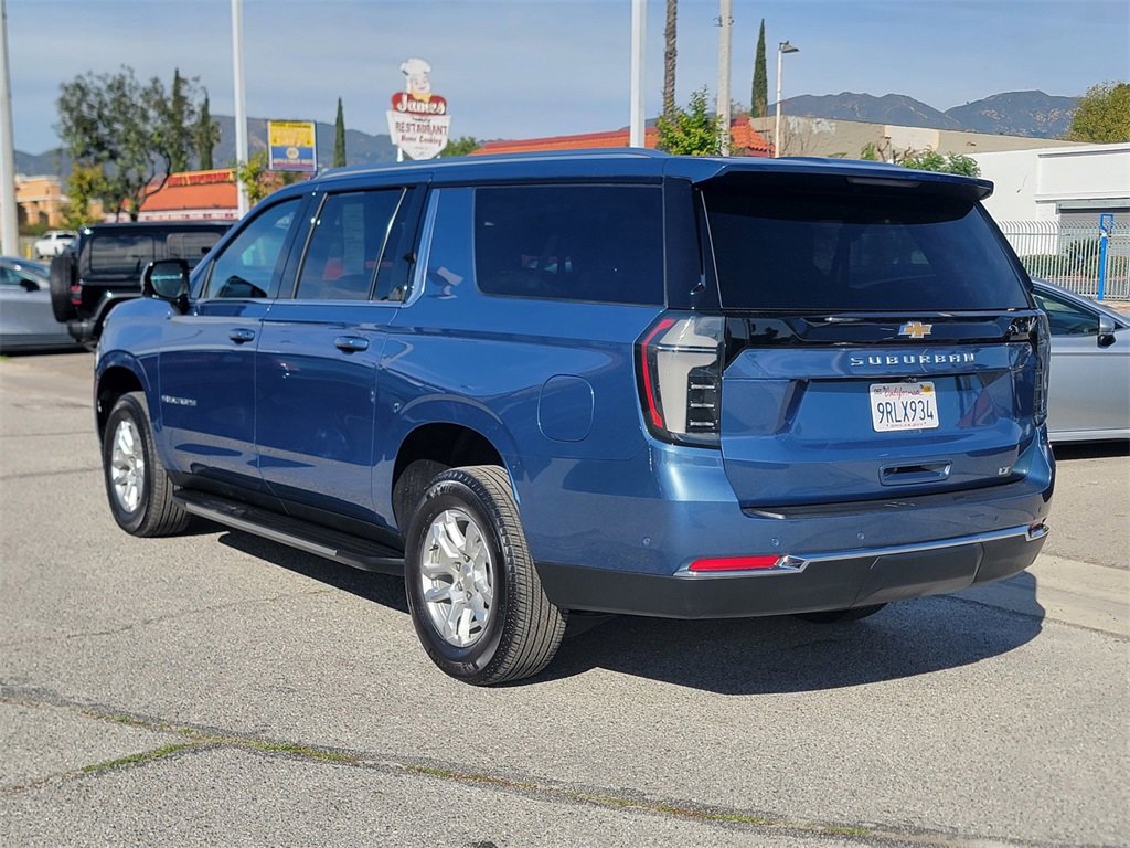 Used 2025 Chevrolet Suburban LT w/ Comfort Package image 6