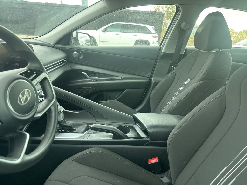 Used 2024 Hyundai Elantra SEL image 5